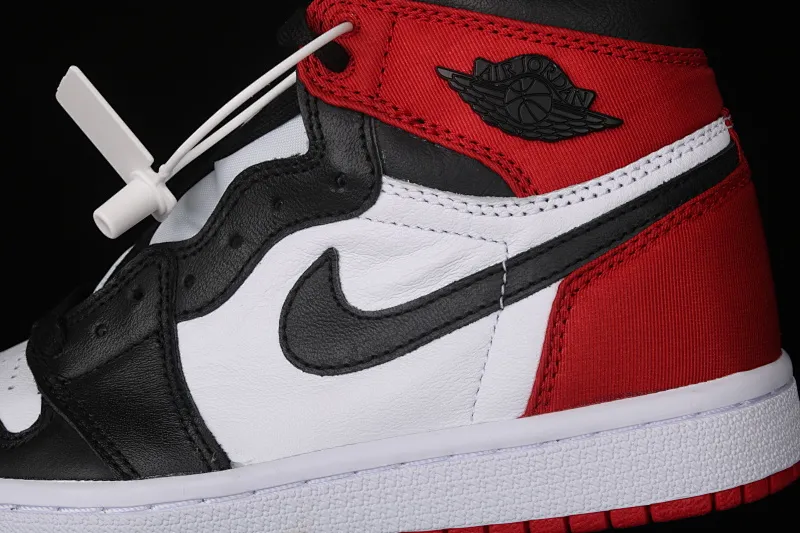 All categories Air Jordan Jordan series basketball shoes Air Jordan 1 High Air Jordan AJ1 Satin WMNS "Black Toe" AJ1 classic replica Joe 1 silk black toe CD0461-016